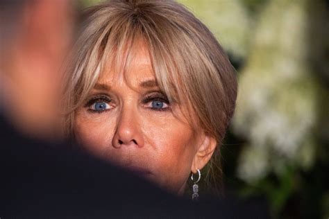 age brigitte macron jeune|Brigitte Macron : jeunesse, enfants, âge... Biographie。